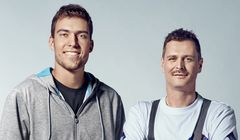 Jerzy Janowicz z fachowcem reklamuje Atlas (wideo)