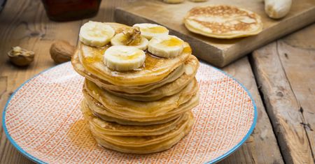 Pancake Day. Przepis na słodkie placuszki nadziewane rumem