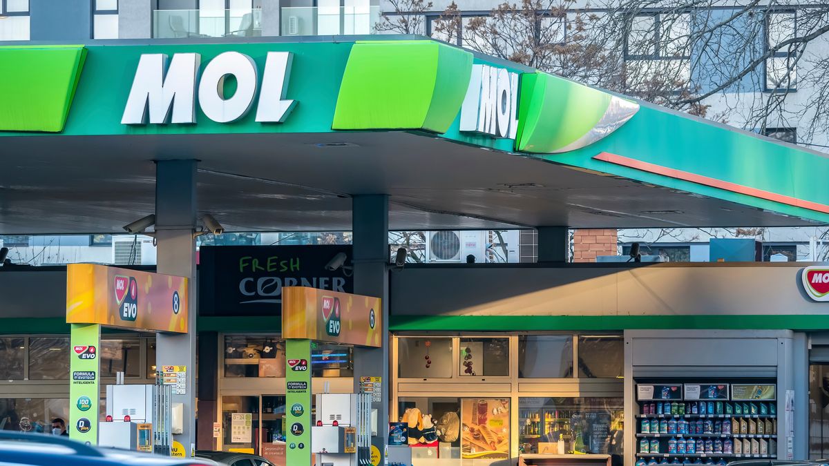 mol, stacja paliw mol