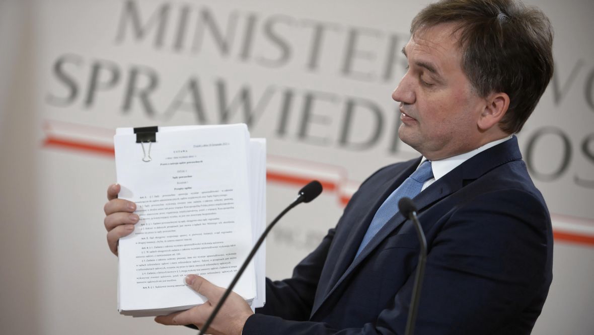 Minister Zbigniew Ziobro. Resort sprawiedliwości zapowiadał ustawę, która "ucywilizuje rynek windykacji". Ustawy brak, ministerstwo milczy