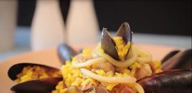 Pomysł na efektowne danie - hiszpańska paella (WIDEO)