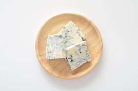 Gorgonzola – jak i gdzie powstaje? Z czym ją jeść?