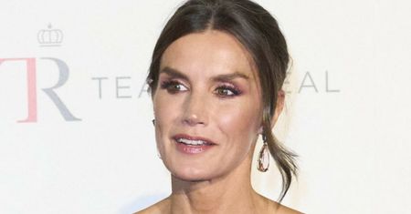 Wielu powie: W tym wieku nie przystoi. Królowa Letizia udowadnia, że jest inaczej