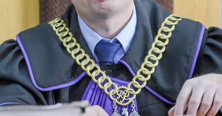 Wysoka kwota i kilogram złota. Tyle miały kosztować usługi byłego posła