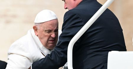 Papież Franciszek w szpitalu. Co się dzieje? Sprzeczne doniesienia
