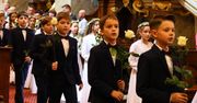 Pierwsza Komunia Święta w Bazylice Katedralnej w Kielcach dla uczniów I Społecznej Szkoły Podstawowej. Piękna uroczystość