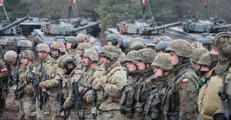 Tysiące Polaków "w kamasze"? Gen. Skrzypczak ostrzega