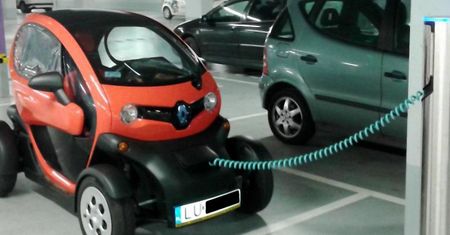 Lublin: Pierwsza bezpłatna stacja ładowania pojazdów elektrycznych w Tarasach Zamkowych