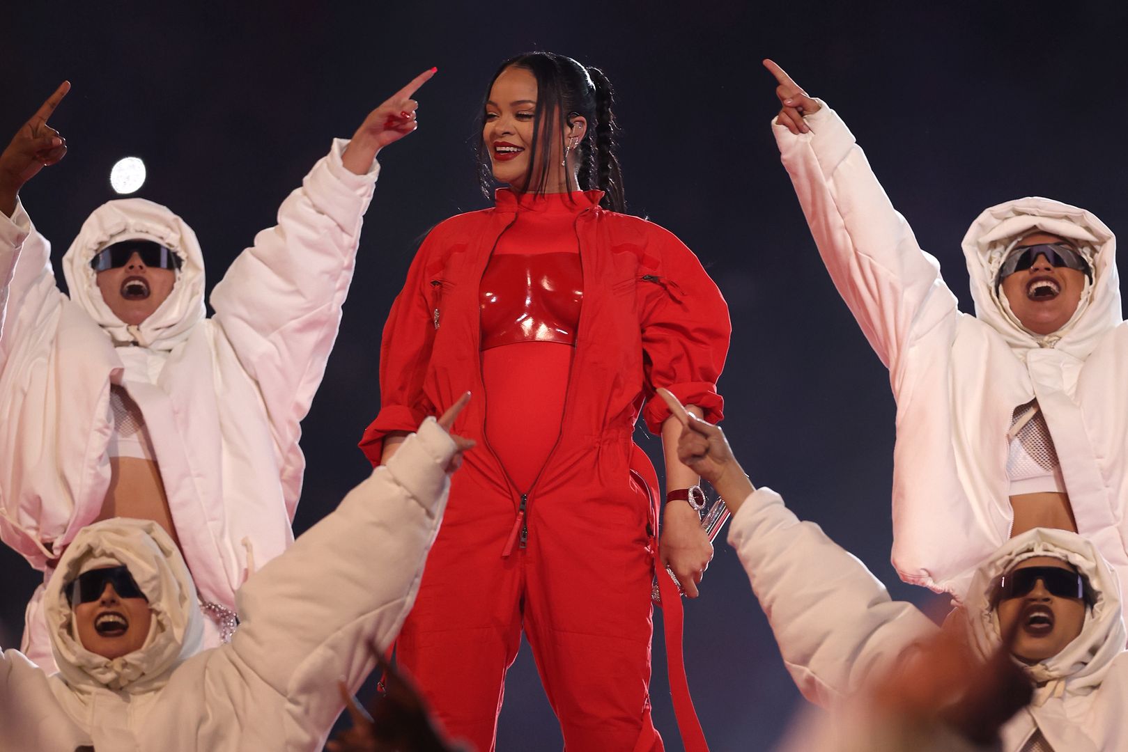 Rihanna w ciąży. Jej eks, damski bokser reaguje