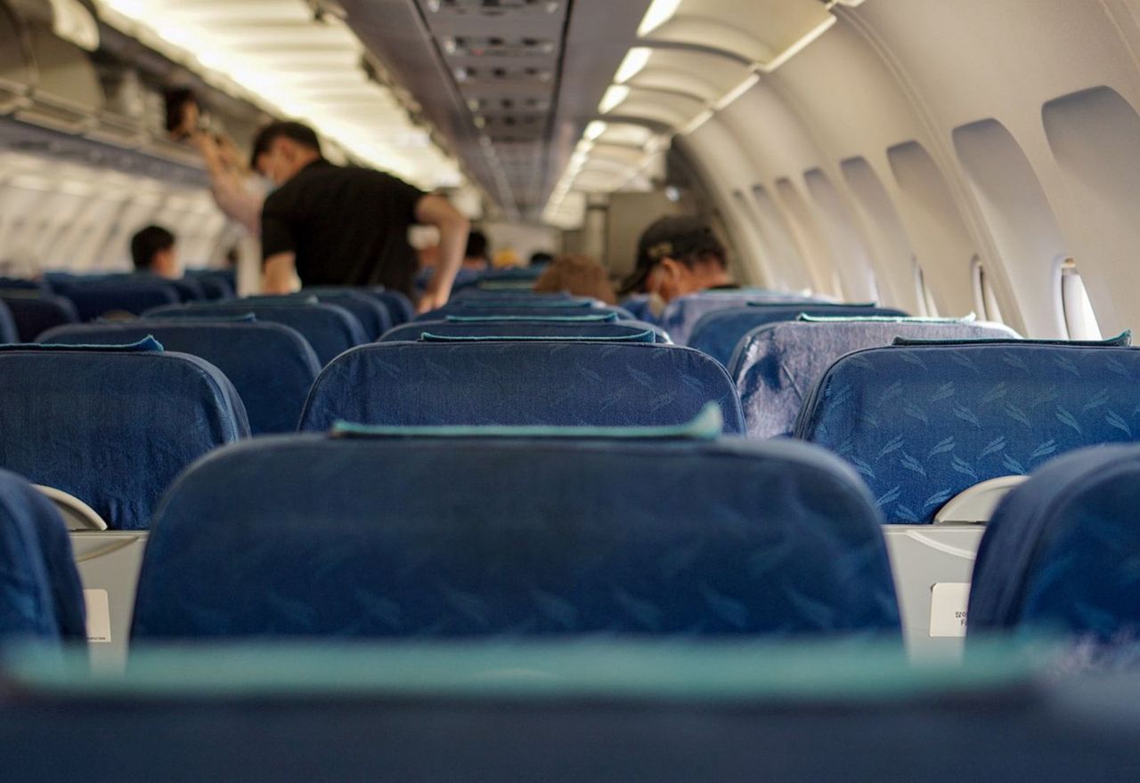 Plane takes off without windows, noticed at nine thousand feet