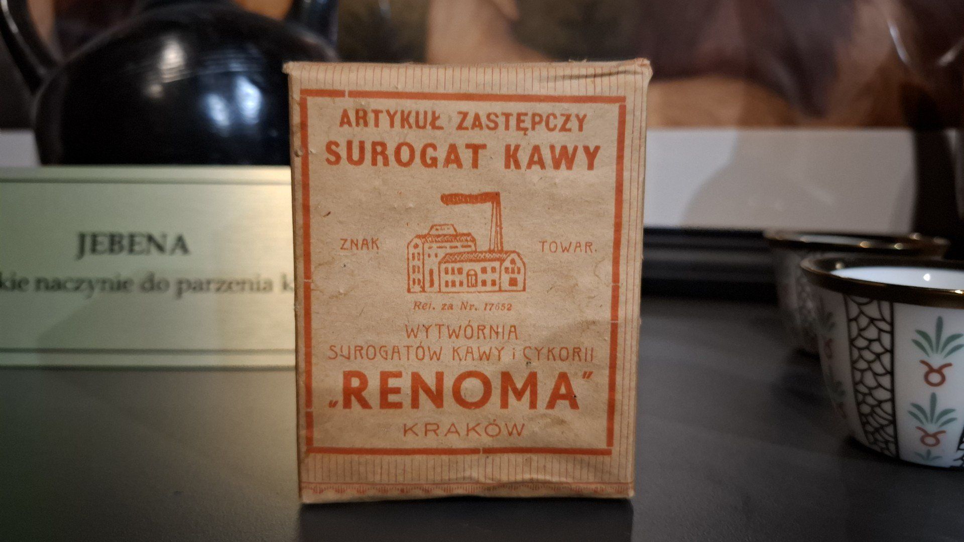 Muzeum Kawy na Dietla 29 to jedyna w Polsce instytucja tego typu – idealne miejsce dla wszystkich miłośników kawy, historii i designu. Dzięki osobistej kolekcji pana Tomasza, miejsce to zyskuje autentyczną, pasjonującą narrację.