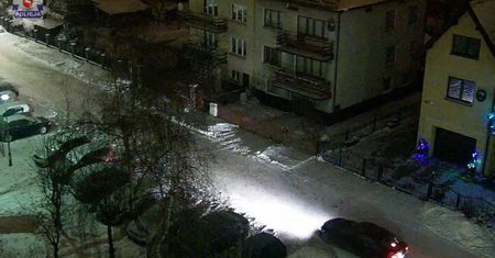 Ukradli cztery kołpaki. Policja poszukuje sprawców (wideo)