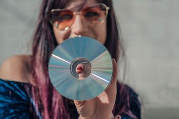Pokolenie Z odkrywa płyty CD. Nie uwierzysz, dlaczego je kupuje