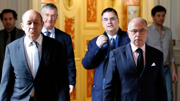 Bernard Cazeneuve i Jean-Yves Le Drian