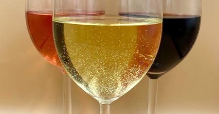 Pijesz wino? Oto co dzieje się w twojej wątrobie
