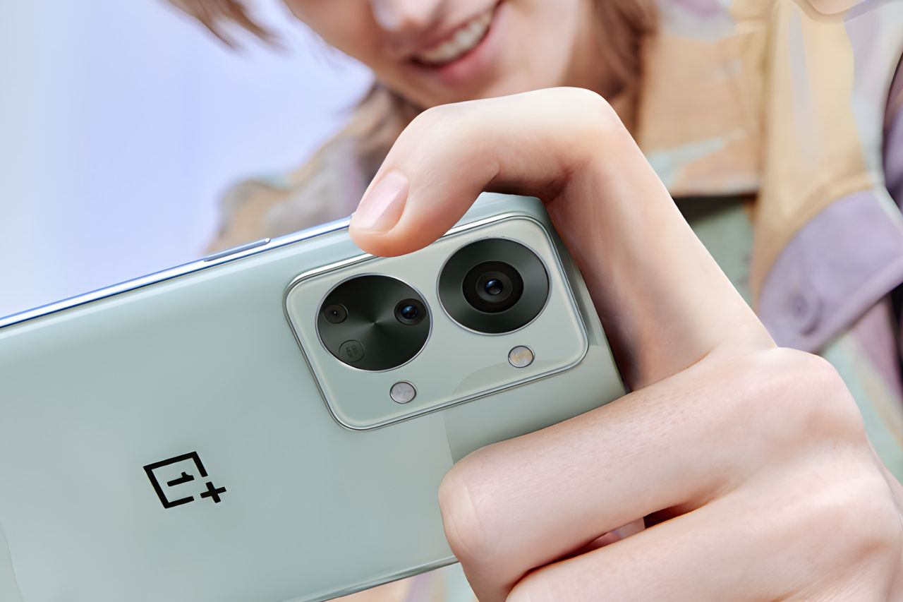OnePlus Nord 2T oficjalnie. Ma szybsze ładowanie i aparat taki sam, ale lepszy