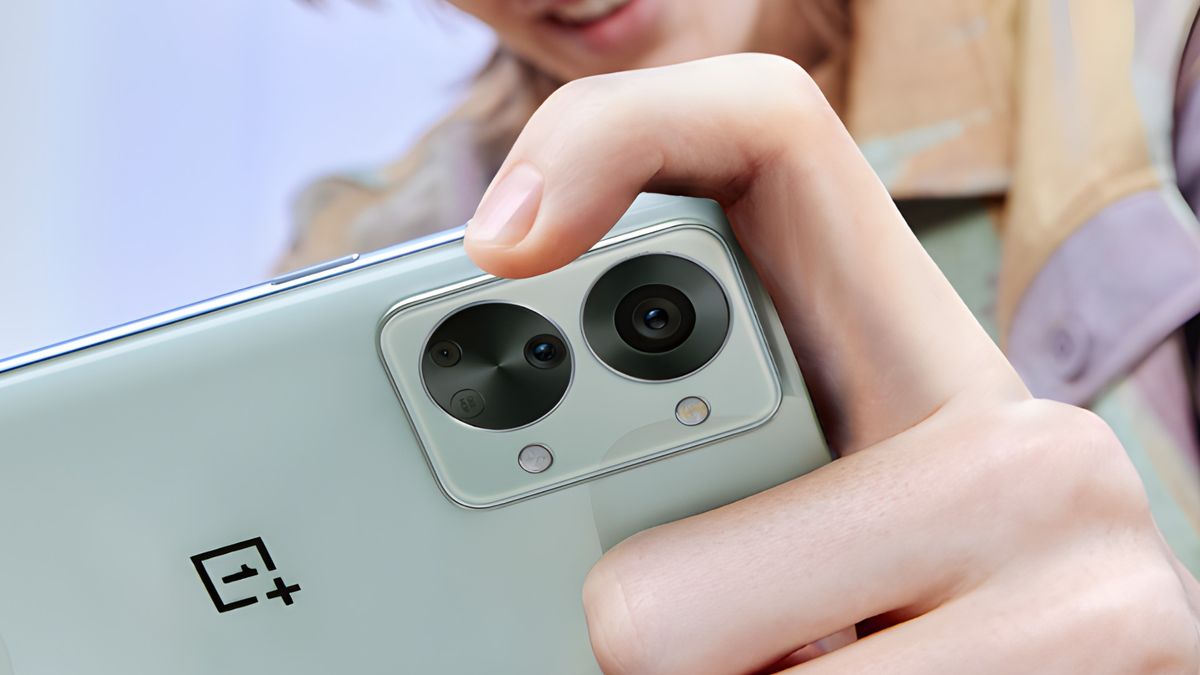 OnePlus Nord 2T oficjalnie. Ma szybsze ładowanie i aparat taki sam, ale lepszy 1