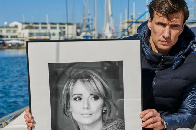 Jarosław Bieniuk ze zdjęciem Ani Przybylskiej 