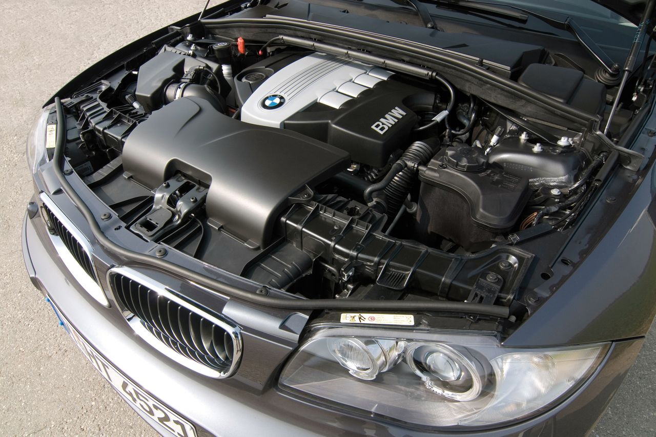 Użytkownicy BMW Serii 1 cenią sobie diesle po liftingu za wysoką trwałość, niską usterkowość i dobre połączenie dynamiki i spalania