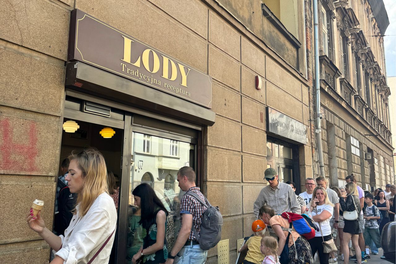 Gigantyczna kolejka w Krakowie. Chętnych na te lody nie brakowało