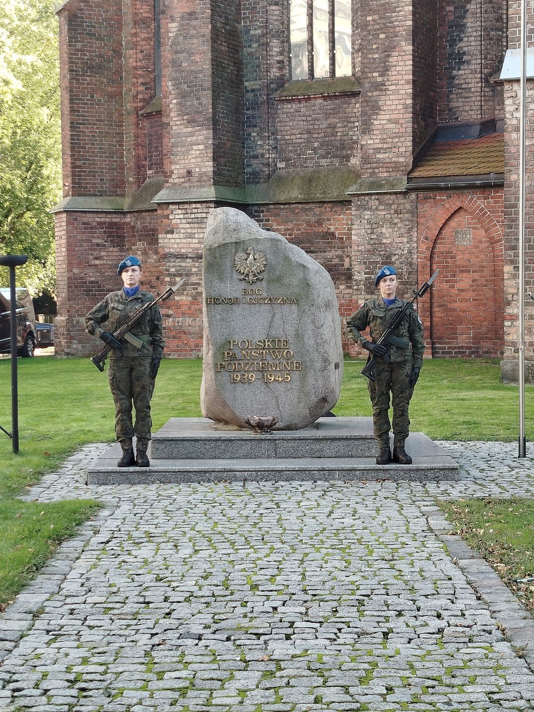 Obchody 86. rocznicy powstania Polskiego Państwa Podziemnego i Szarych Szeregów