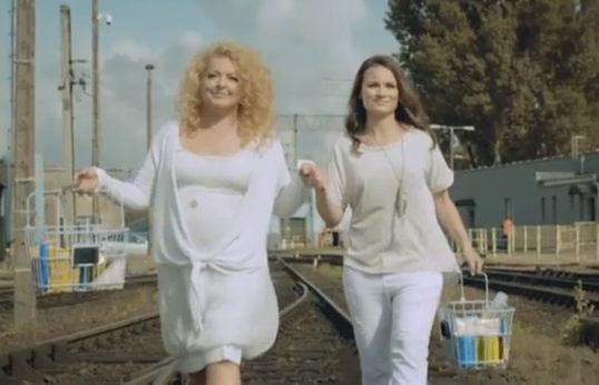 Marcin Prokop motywuje gwiazdy w jesiennym spocie TVN (wideo)