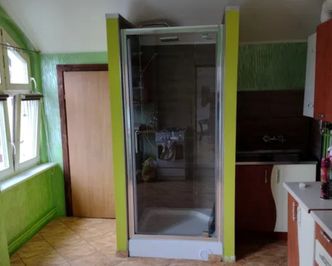 Prysznic w kuchni. Niecodzienna oferta wynajmu mieszkania