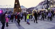 Flash mob na Rynku w Kielcach. Mikołaj, taniec i wspólna energia podczas Jarmarku Świątecznego