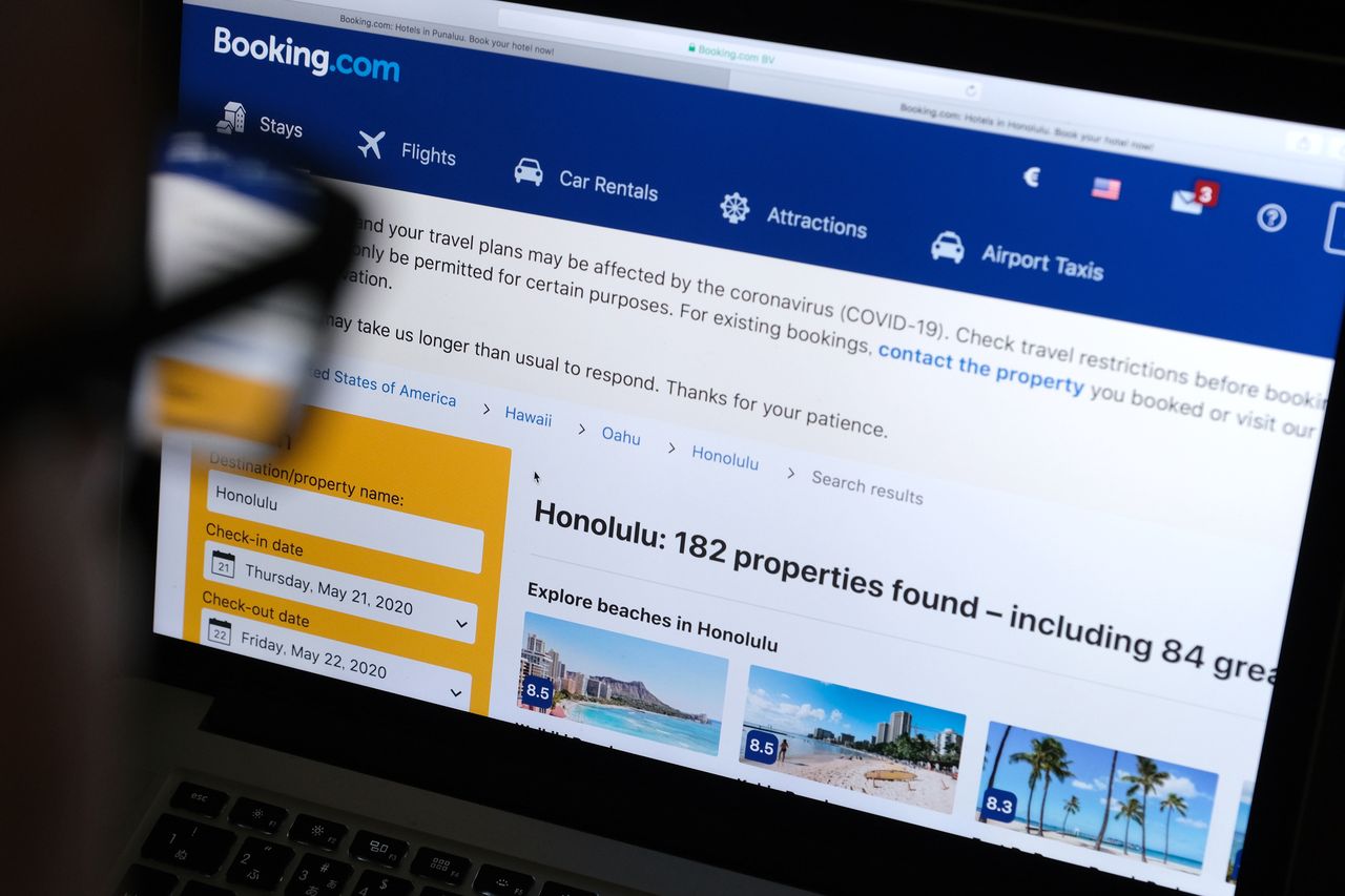 Booking.com wziął 100 mln euro od rządu. Teraz prezesi dostaną premie