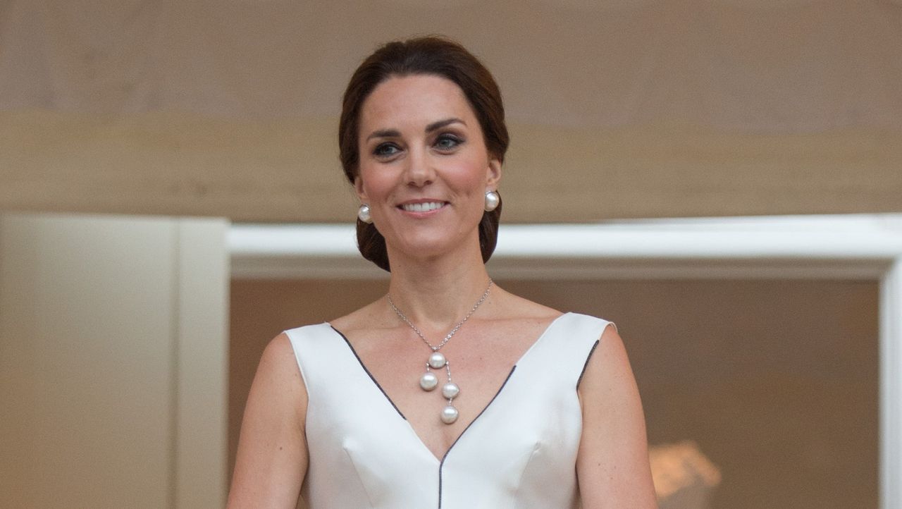 Tort wzorowany kultową sukienką Gosi Baczyńskiej. Założyła ją Kate Middleton