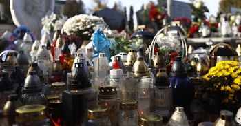 Częstochowa: Pamiętają o Kamilku. Przy grobie stanęło morze zniczy