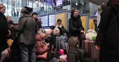 Trudna sytuacja na dworcach w Warszawie. "Brakuje nam organizacji"