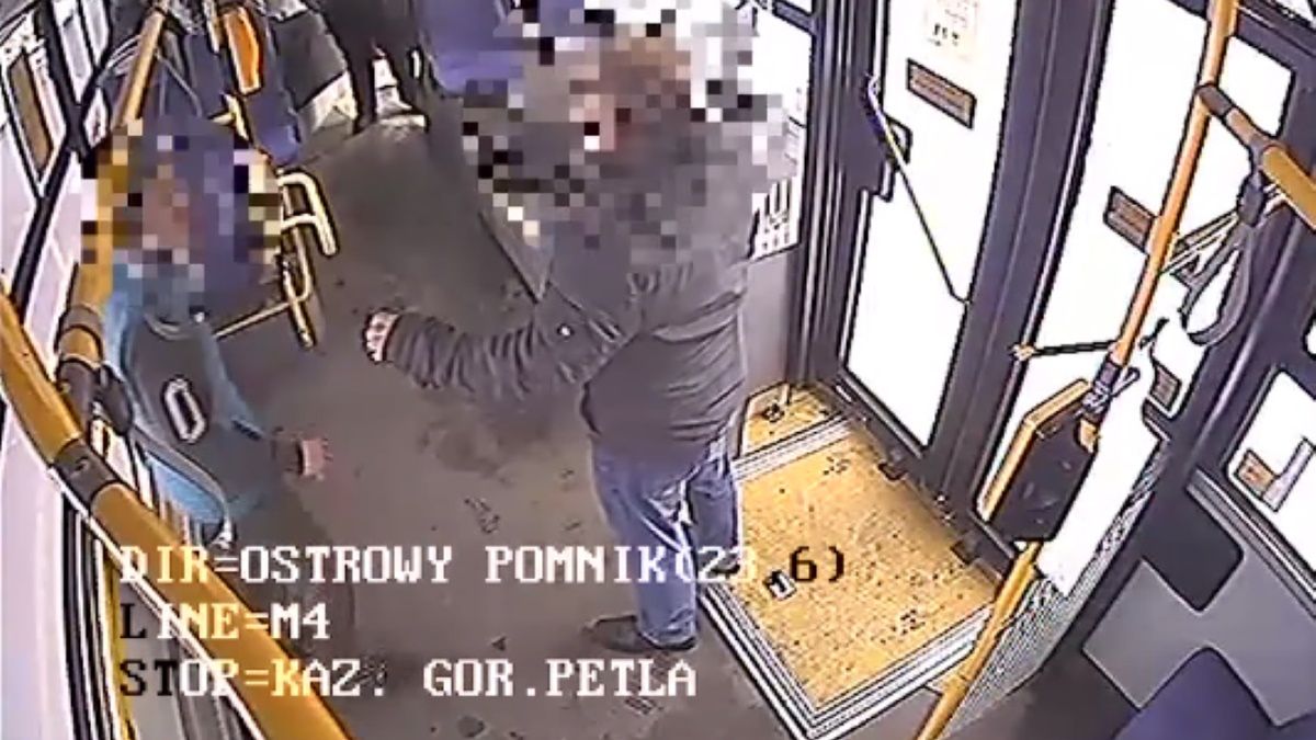 Do napaści na seniora doszło w autobusie, który kursuje na trasie między Sosnowcem a Katowicami 