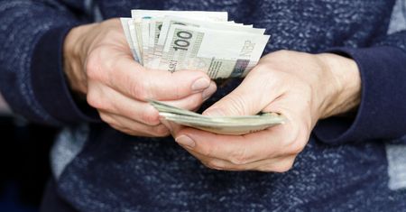 Firmowe zakupy z Kartą Dużej Rodziny. Jasne stanowisko Ministerstwa Finansów