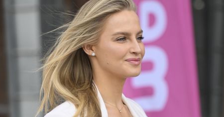 Pokazała brzuszek na baby shower. W prześwitach wygląda obłędnie