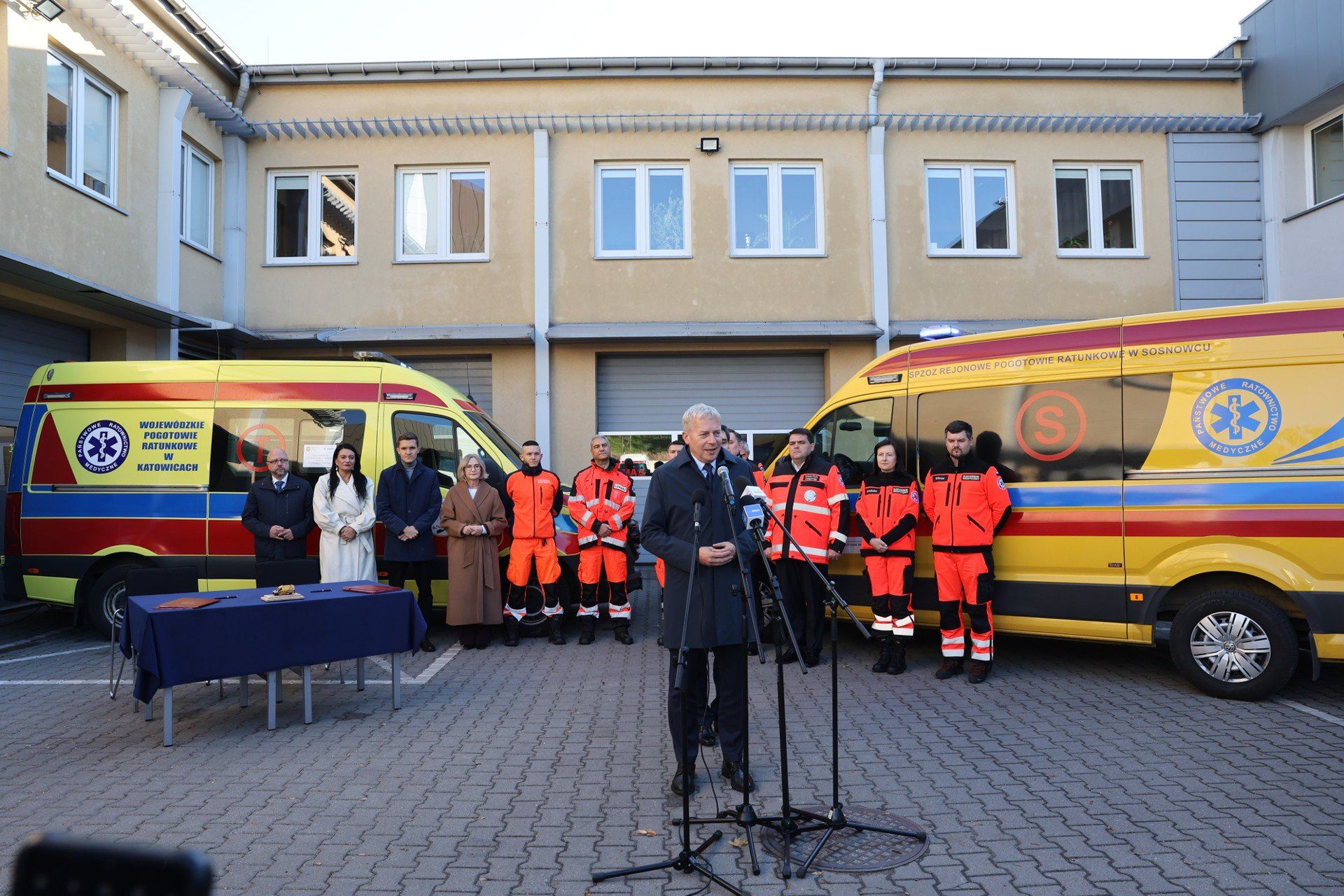 Ratownicy medyczni w województwie śląskim otrzymają 16 nowych ambulansów