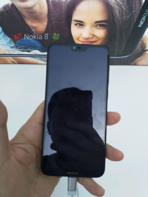 Nokia X6 na zdjęciach. Finowie również chcą mieć klona iPhone'a X 6