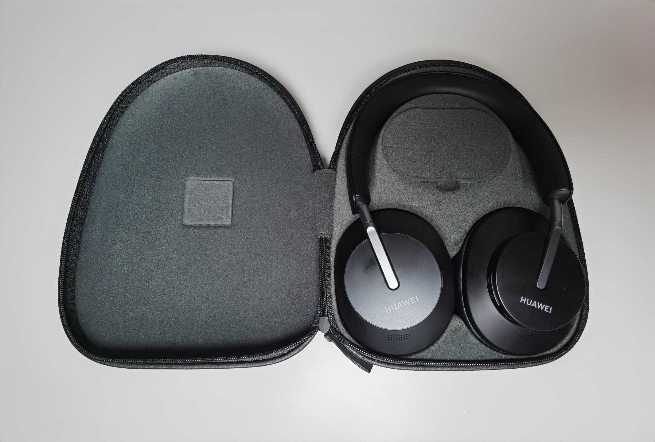 Wizualny minimalizm vs wysoka cena. Testujemy Huawei FreeBuds Studio 3