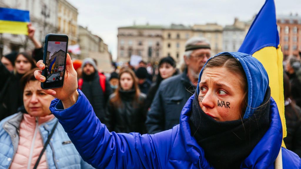 Polskie sieci kontynuują wsparcie Ukrainy. Teraz znoszą opłaty roamingowe 1
