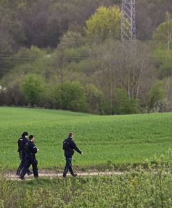Tajemniczy obiekt spadł w Osinach. Media: służby mają nagranie