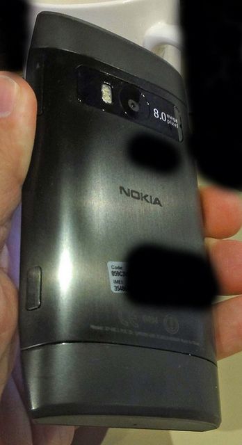Nokia X7 tył