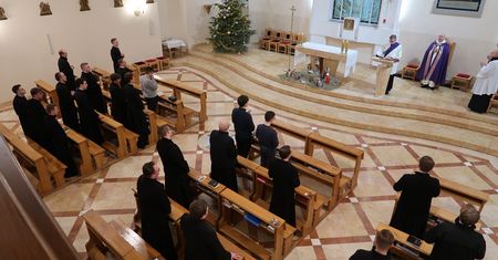 Cios dla Kościoła. KAI podała najnowsze dane z całej Polski