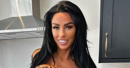 Katie Price chwali się efektami 17. (!) operacji POWIĘKSZENIA piersi. "Nigdy nie przestanę się operować"