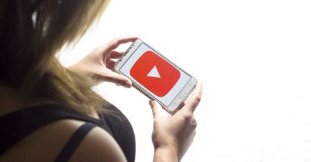 Oszuści na YouTube. Mają sprytny sposób na kradzież