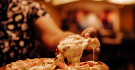 „Sukcesiliana” – pizza Kizo od 25 maja w sklepach Żabka. Ile kosztuje i jakie składniki?