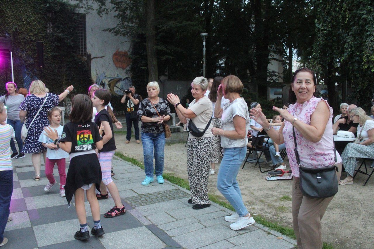 Jedna z miejskich potańcówek 2025 w Bełchatowie