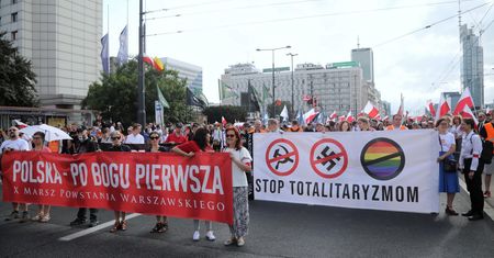Wstrząs w Warszawie. Zdjęcia lotem błyskawicy obiegły internet