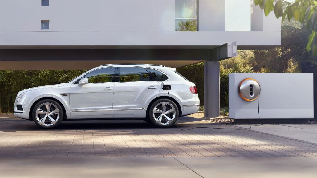 Od 2030 roku wszystkie bentleye będą miały wtyczkę