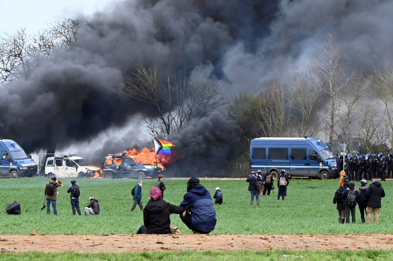 Rolnicy rozwścieczyli Francuzów. Doszło do bitwy [ZDJĘCIA]