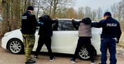Olecko: Służby zatrzymały pojazd z nielegalnymi imigrantami